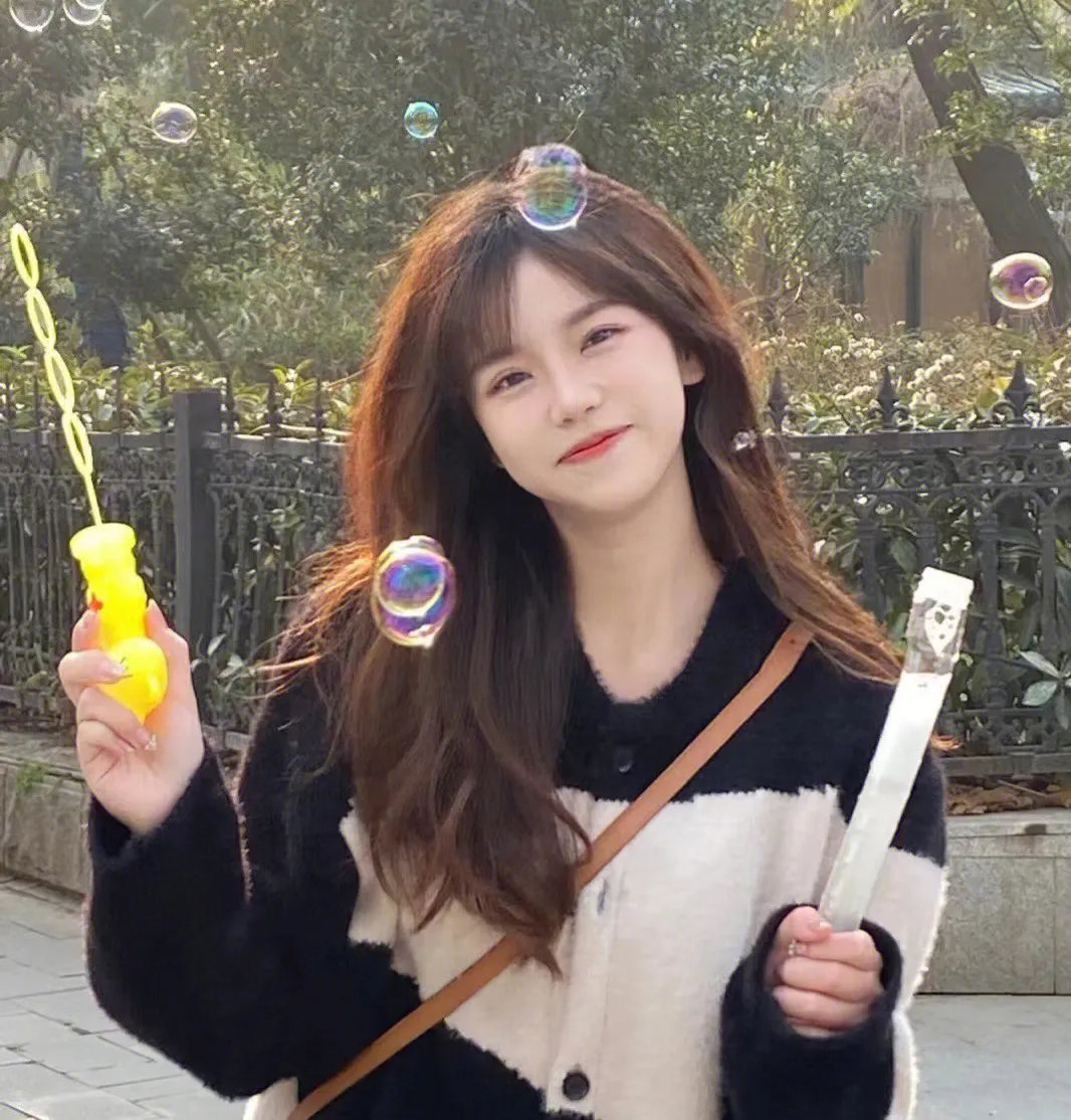 隔楼女孩:我们之间的层距